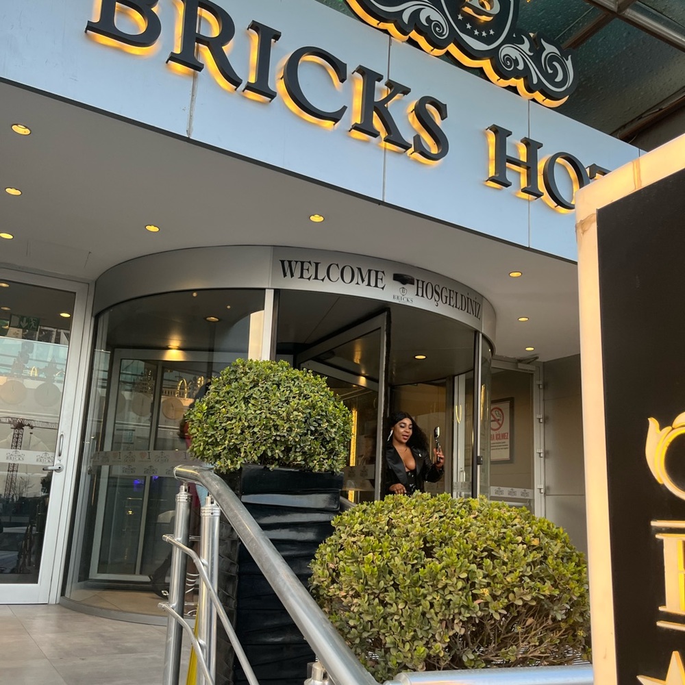 Meet your Posher, Eliza